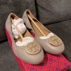 Tory Burch Benton 2 Travel Ballet in French Gray, size 6.5